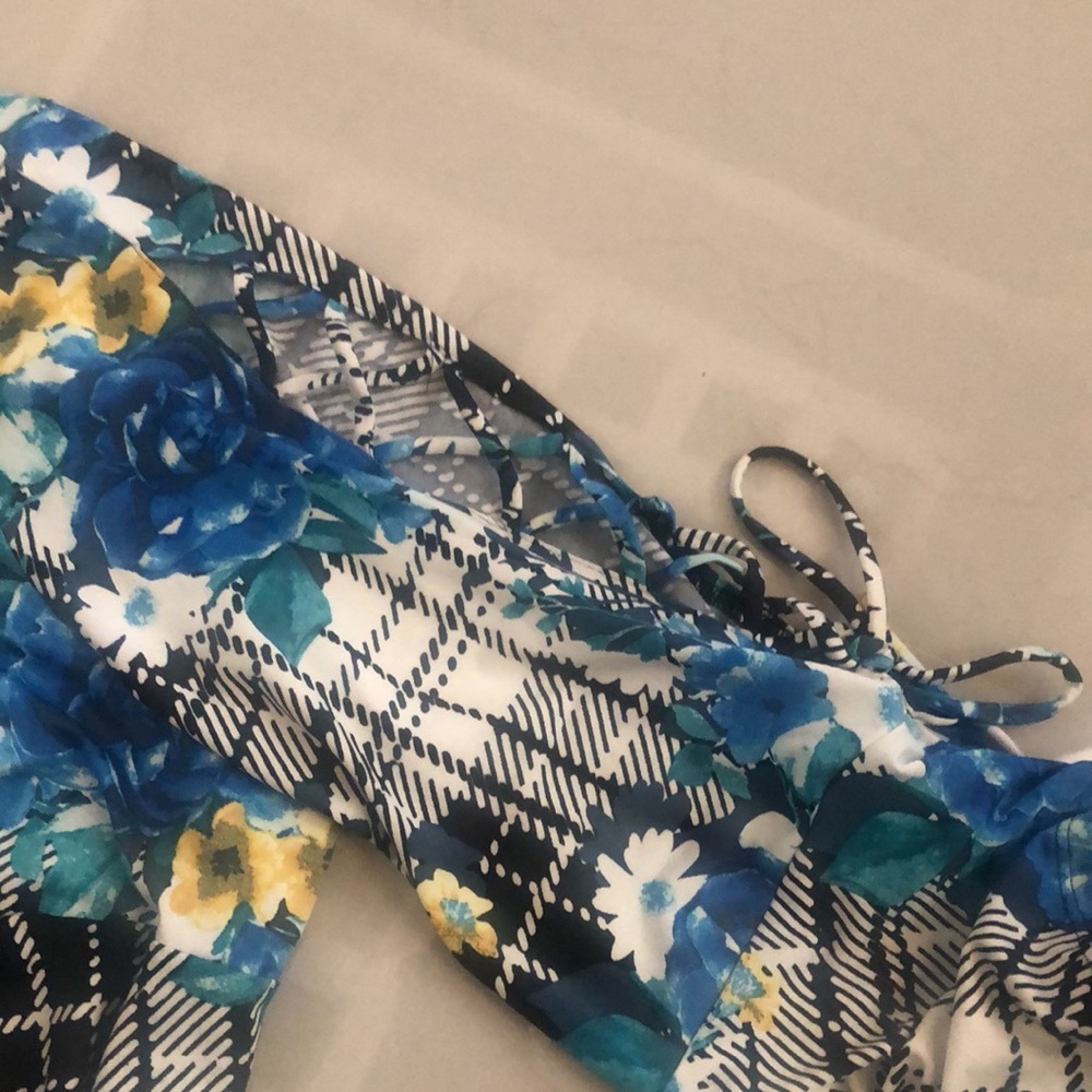 Top - Picture 2 of 4